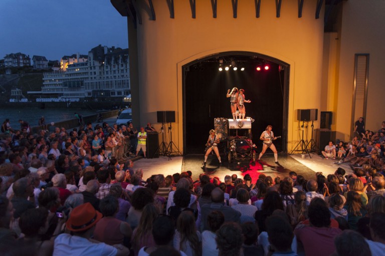 LES SORTIES DE BAIN. GRANVILLE, NORMANDIE, FRANCE, 2, 3, 4, 5 JUILLET 2015
